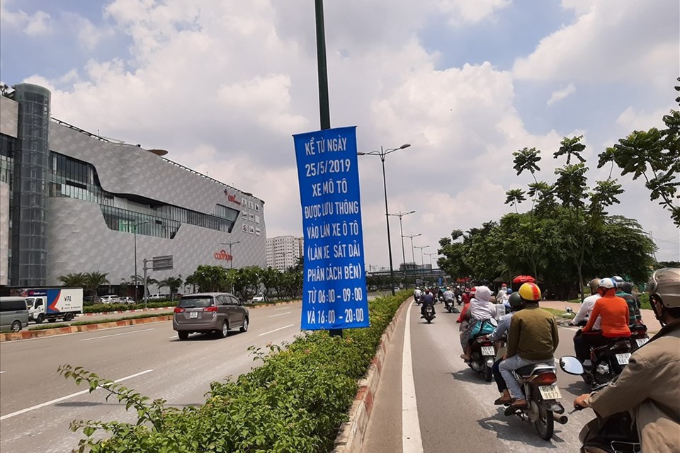 Tăng giờ xe máy chạy vào làn ôtô đường Phạm Văn Đồng và Trường Chinh Tăng giờ xe máy chạy vào làn ôtô đường Phạm Văn Đồng và Trường Chinh
