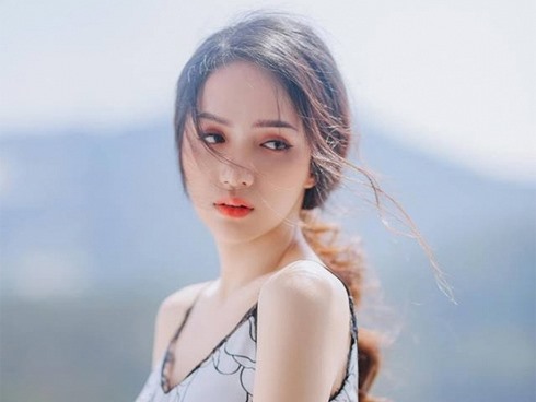 Vẻ đẹp mơ màng của Hương Giang.