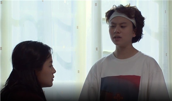 Dương khuyên chị nên ly dị Khải.