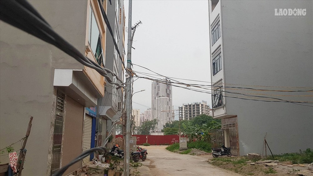 Nguồn điện chính tại đây được các hộ dân đi “vay” từ nơi khác.