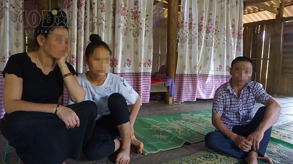 N và bố mẹ.