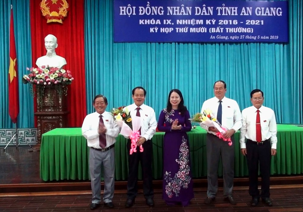 Ông Nguyễn Thanh Bình (thứ 2 từ phải sang). Ảnh: LT