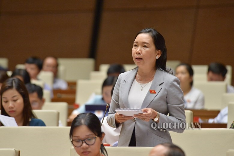 Đại biểu Lý Tiết Hạnh (Đoàn Bình Định) cho rằng việc quy hoạch sử dụng đất còn kém, tính dự báo không cao. Ảnh: Quochoi.vn