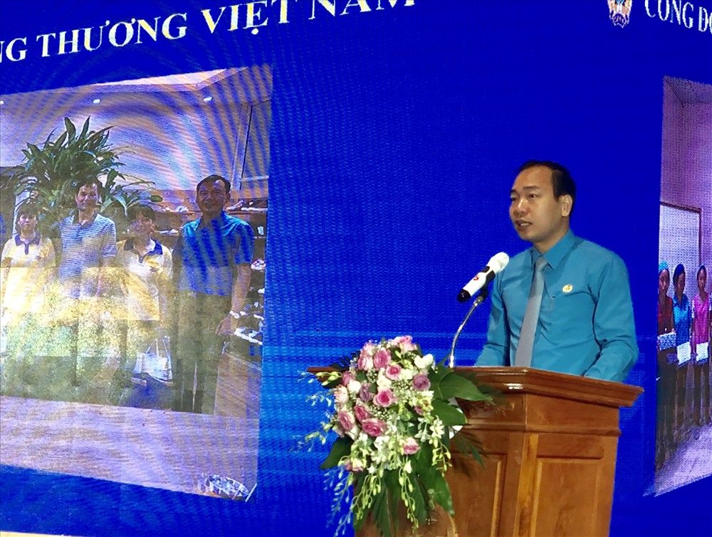 Đồng chí Trần Quang Huy - Uỷ viên Đoàn Chủ tịch Tổng LĐLĐVN, Chủ tịch CĐ Công thương Việt Nam phát biểu khai mạc buổi lễ. Ảnh: H.A