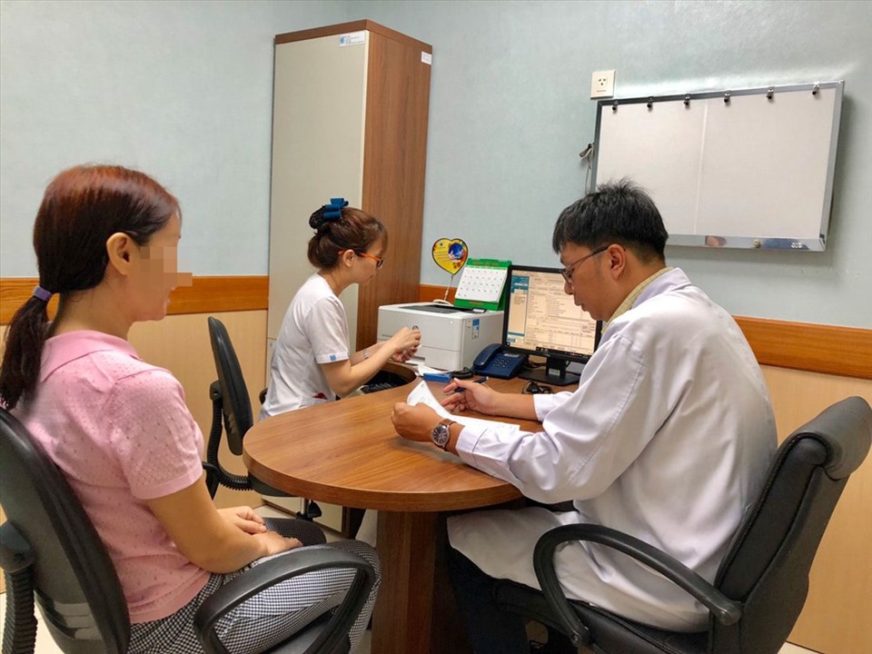 Bác sĩ tư vấn cho bệnh nhân đái tháo đường Bác sĩ tư vấn cho bệnh nhân đái tháo đường