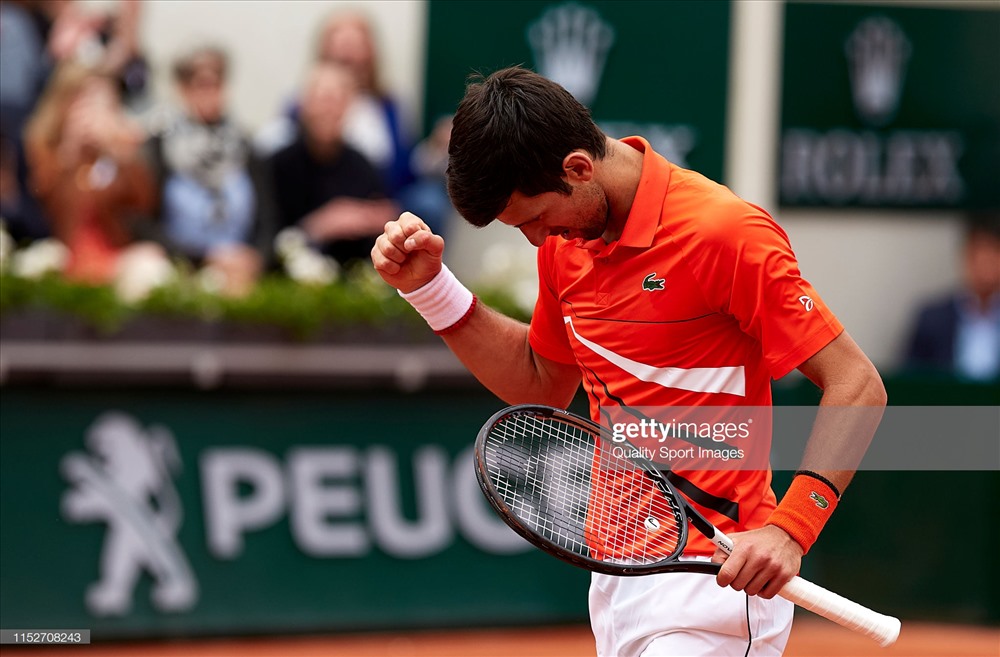 Nole thăng hoa với sự xuất hiện của con trai trên khán đài. Ảnh: Getty.