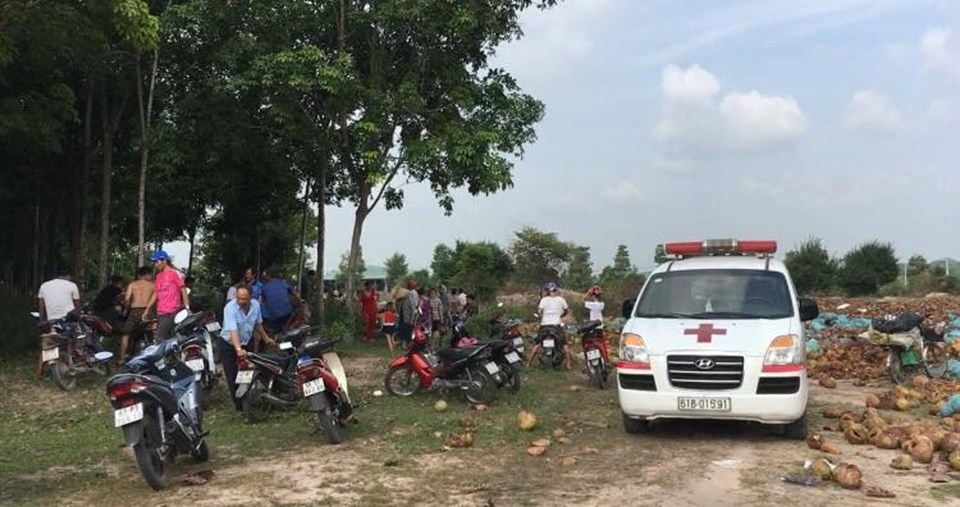 Hiện trường vụ phát hiện nam thanh niên tử vong tại vườn caosu. Hiện trường vụ phát hiện nam thanh niên tử vong tại vườn caosu.