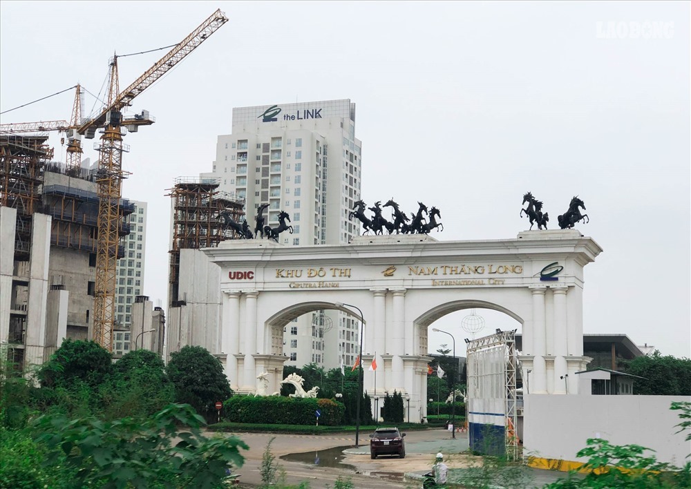 KĐT Ciputra nằm trên địa bàn phường Xuân Đỉnh, quận Nam Từ Liêm, Hà Nội. KĐT có quy mô 301 ha được đầu tư bởi Công ty TNHH Phát triển Khu đô thị Nam Thăng Long, một liên doanh giữa Tổng Công Ty Đầu tư và Phát triển Hạ tầng Đô thị (Việt Nam) và Tập đoàn Ciputra (Indonesia).