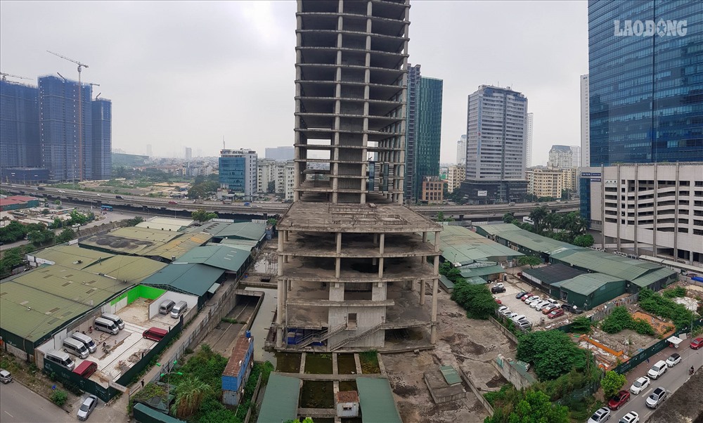 Trả lời báo chí, đại diện Vicem xác nhận việc xin bán lại trụ sở văn phòng trên và cho rằng, đây là một trong những mục tiêu của Vicem trong việc tái cơ cấu theo yêu cầu của Chính phủ.