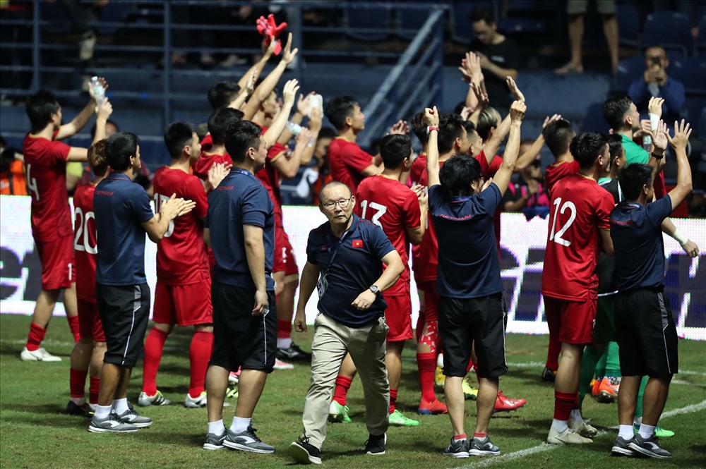 HLV Park Hang-seo cùng các cộng sự còn nhiều nhiệm vụ quan trọng cùng bóng đá Việt Nam trong năm 2019. Ảnh: Đ.Đ