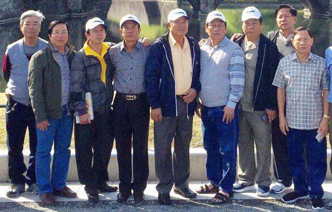Tấm ảnh được cho là “lưu niềm” tại Nhật có mặt Trịnh Sướng, Phó Bí thư Sóc Trăng Huỳnh Văn Sum cùng lãnh đạo, nguyên lãnh đạo tỉnh Sóc Trăng (ảnh Zing.vn)