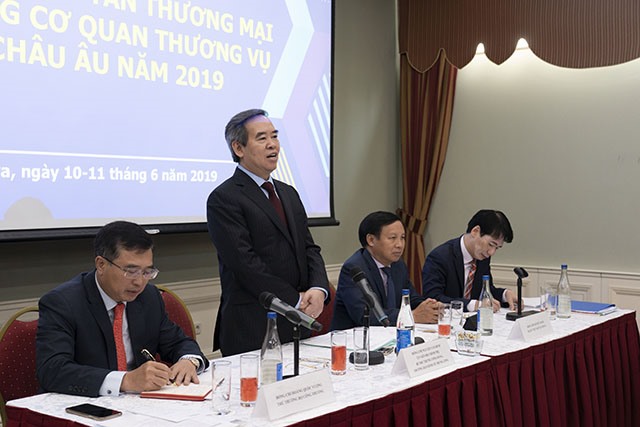 Đồng chí Nguyễn Văn Bình dự Hội nghị các Tham tán Thương mại, Trưởng Cơ quan Thương vụ tại khu vực châu Âu.