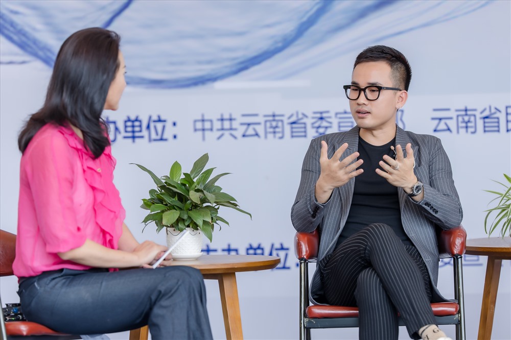 Nhà thiết kế Hà Duy có những chia sẻ về bộ sưu tập áo dài của mình.