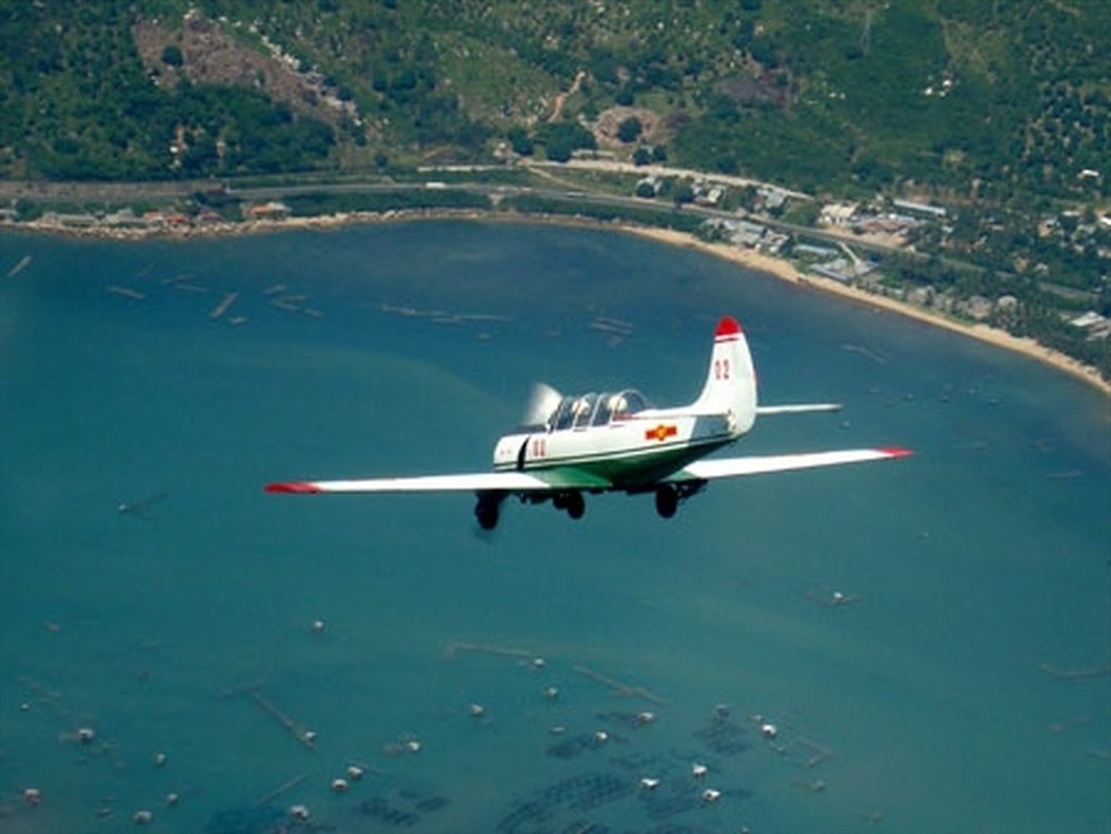 Với tốc độ tối đa 420 km/h, máy bay Yak 52 được Liên Xô sản xuất và dần thành máy bay huấn luyện ban đầu cho phi công. Ảnh: H.T