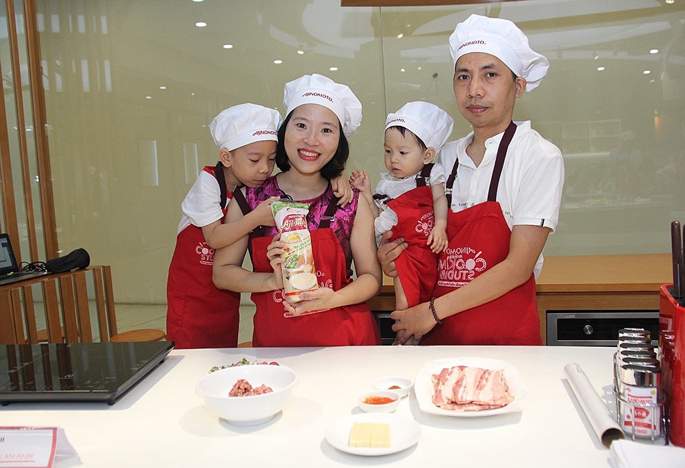 Nhiều gia đình trẻ quan tâm tham gia (ảnh: K.Tuấn).