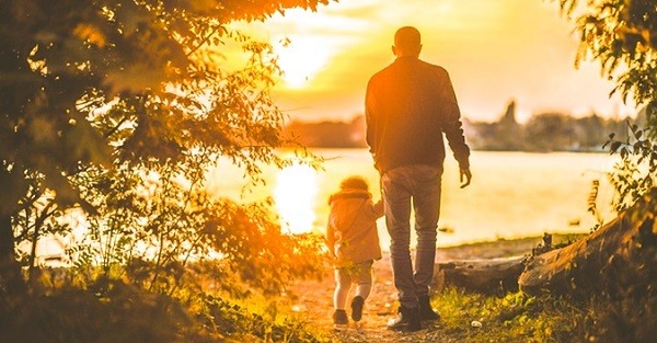 Ngày của Cha là ngày tưởng nhớ công ơn sinh thành, dưỡng dục và bày tỏ tình yêu thương, kính trọng với người Cha của mình.