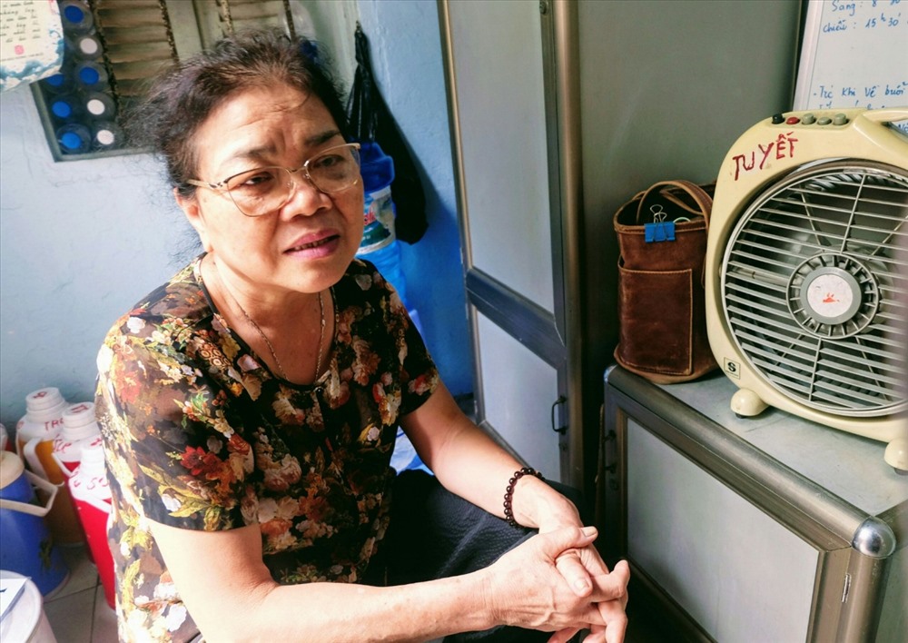 Cô Tuyết nói việc được giúp đỡ mọi người khiến cô rất vui.
