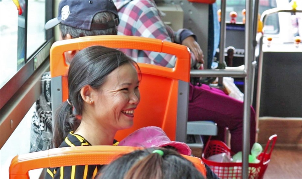 Hành khách bật cười khi thấy “binh đoàn gà”