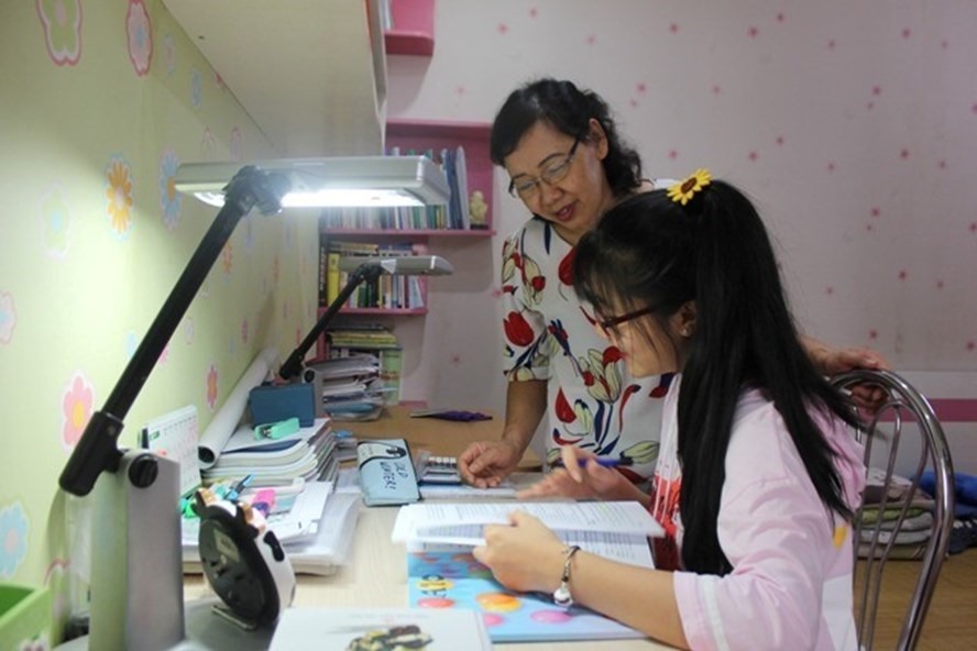 Dù khoảng cách tuổi của 2 mẹ con khá lớn nhưng bà Thanh luôn chia sẻ, lắng nghe tâm tư con như một người bạn. Ảnh: Tâm Tâm