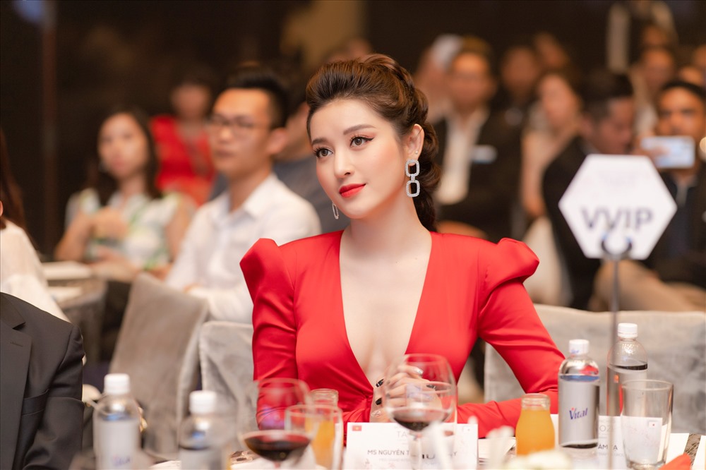 Ngay khi vừa trở về Việt Nam cô đã liên tục được các nhãn hàng mời hợp tác công việc. Với lịch trình làm việc và xuất hiện dày đặc nhưng Huyền My vẫn vô cùng chỉn chu trong những lần xuất hiện của mình.