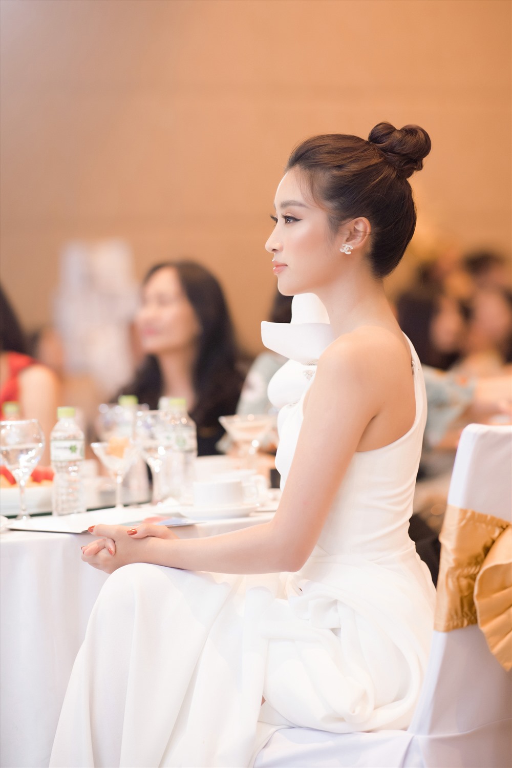 Kể từ sau khi đăng quang, Đỗ Mỹ Linh luôn là hoa hậu “nói không với scandal” và dành được nhiều yêu thương từ người hâm mộ bởi trái tim nhân hậu và các hoạt động xã hội của mình. Ảnh: Linh Lê Chí.