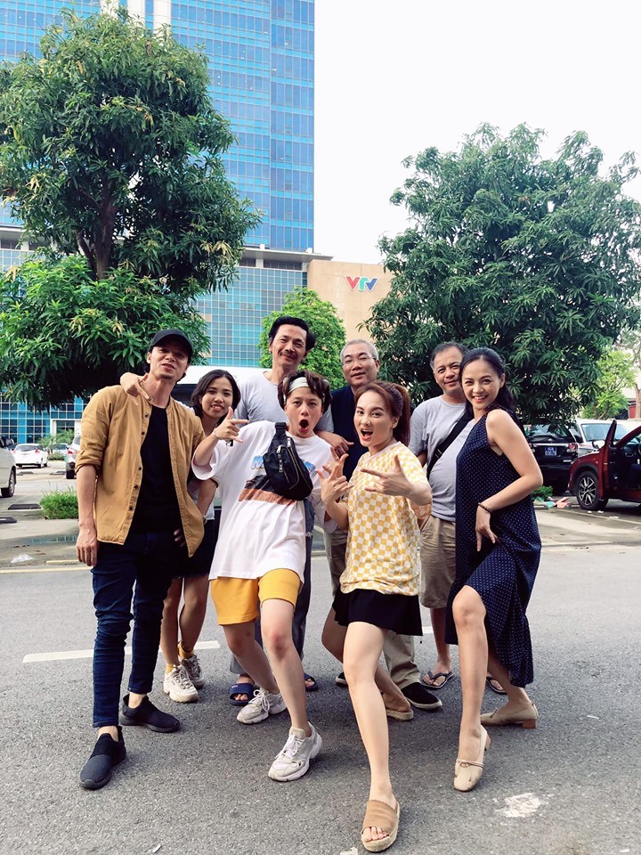 “Gia đình ông Sơn” đều tiếc nuối khi phải chia tay. Ảnh: Bảo Thanh.