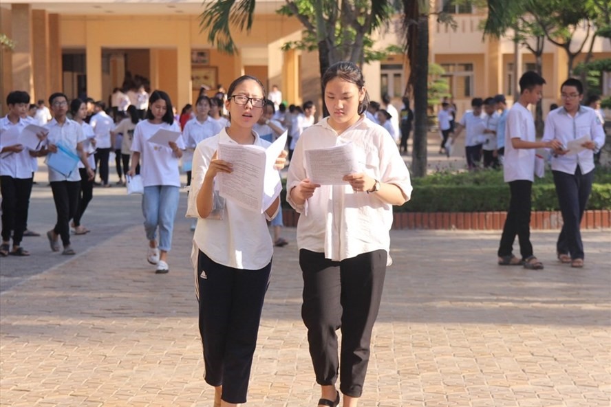 Học sinh ở Nghệ An tự tin sau khi hoàn thành bài thi. Ảnh: A.Đ