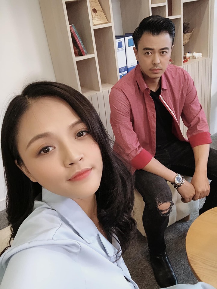 Nhiều khán giả “Về nhà đi con” nhiệt tình ghép cặp Thu Huệ và bố Bảo (Tuấn Tú đóng) vì cả hai quá đẹp đôi.