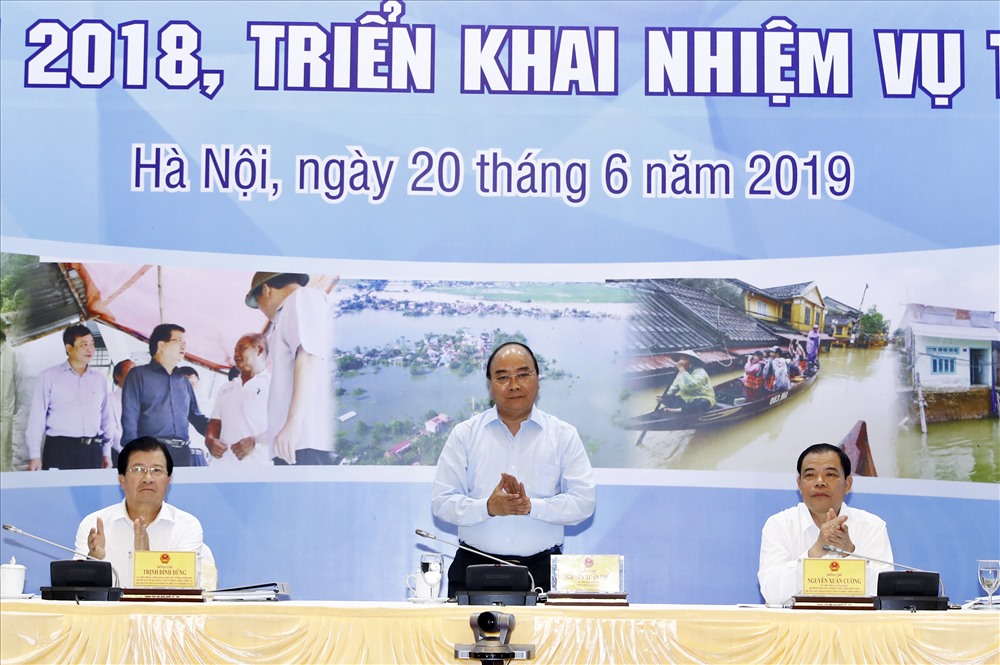 Thủ tướng Chính phủ Nguyễn Xuân Phúc chủ trì hội nghị. Ảnh: T.A.