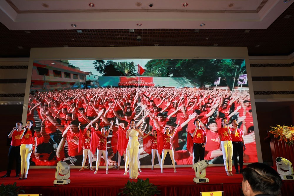 Chương trình ca nhạc chào mừng Lễ kỷ niệm.