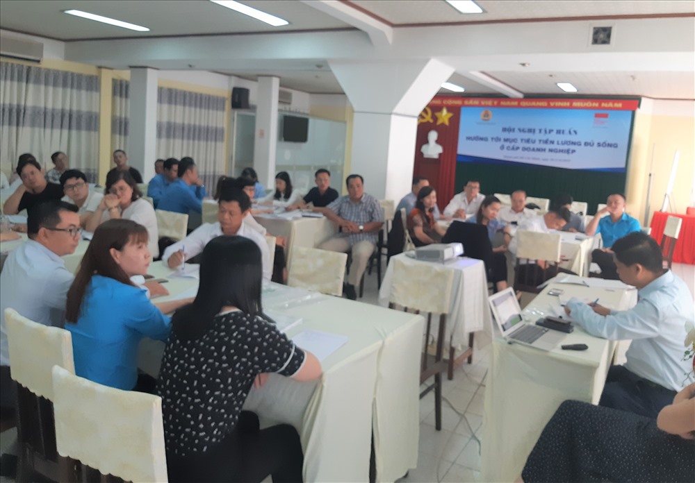 Các CBCĐ tham gia lớp tập huấn. Ảnh Nam Dương