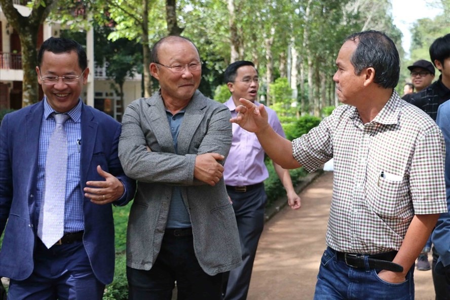 Bầu Đức có công chọn HLV Park Hang-seo cho bóng đá Việt Nam. Ảnh: Đình Thảo