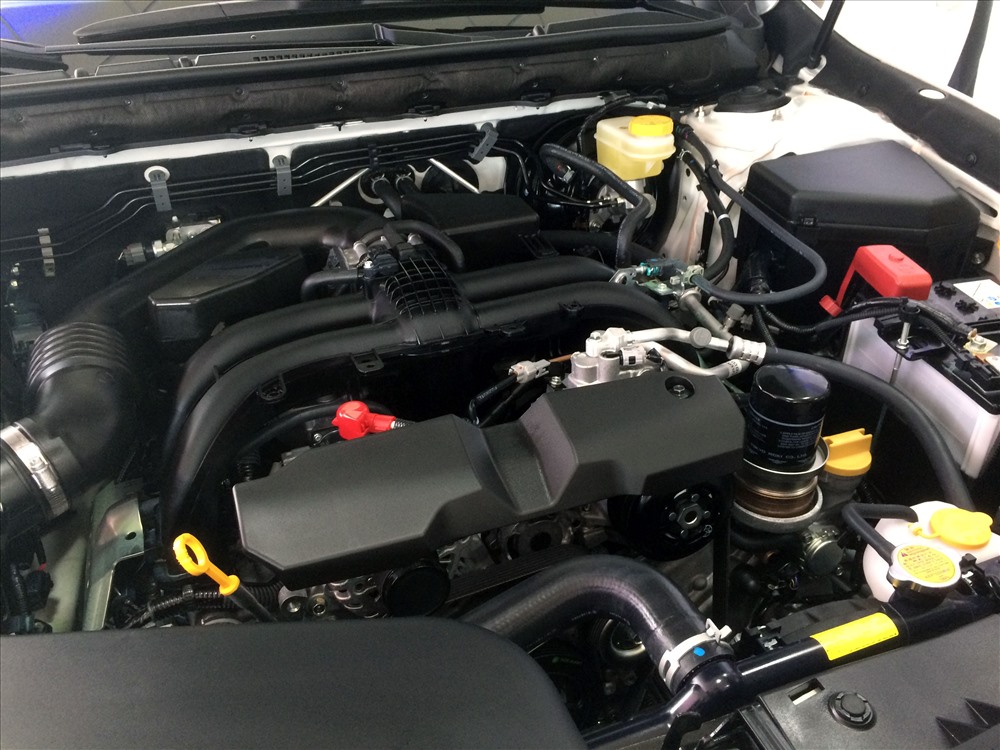 Cận cảnh khối động cơ Boxer nằm ngang gắn liền với tên tuổi của Subaru. Ảnh:TR.N