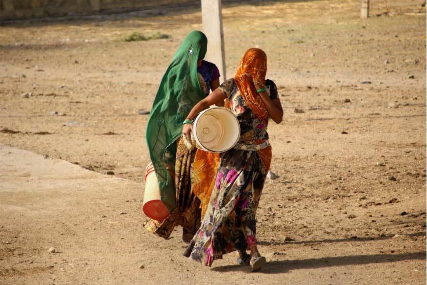Theo các chuyên gia, Ấn Độ đang trải qua thời điểm lượng mưa thấp nhất trong hơn 6 thập niên. Dự báo, đợt nóng năm nay sẽ là lần dài nhất trong lịch sử của Quốc gia Nam Á. Nắng nóng kéo dài khiến ít nhất 92 người ở bang Bihar, Ấn Độ thiệt mạng.