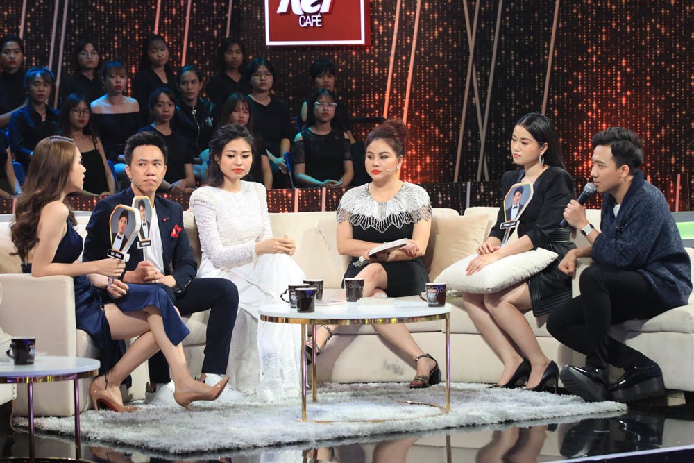 Lê Lộc cùng ban cố vấn chương trình.