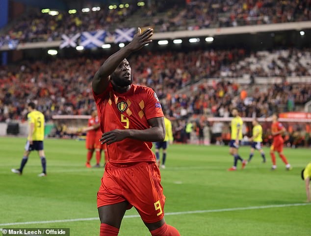 Cũng như Sanchez, Lukaku đá rất hay khi trở lại ĐTQG. Ảnh: Offiside.