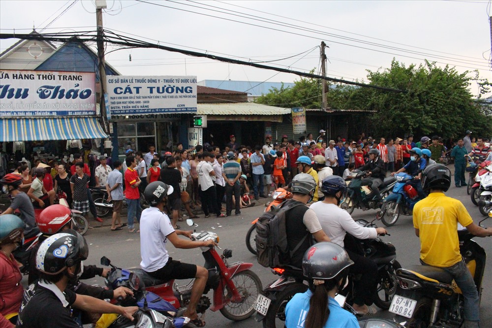 Tai nạn khiến giao thông qua đây bị ùn tắc kéo dài.