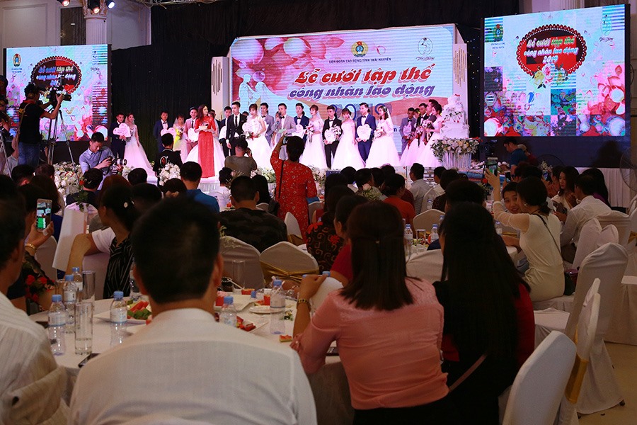 Quang cảnh lễ cưới tập thể.