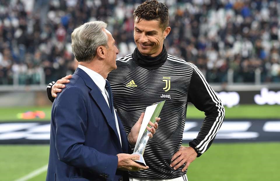 Ronaldo giành danh hiệu