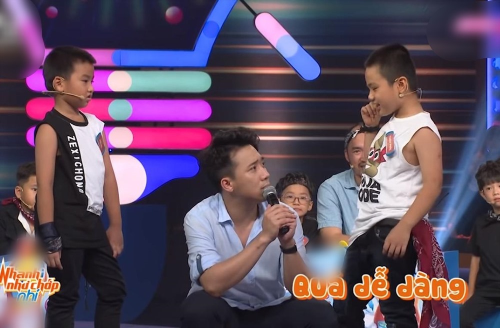 Thiên Phúc cho biết muốn đổi quà lấy chữ kí của MC Trấn Thành. Ảnh: NNC.