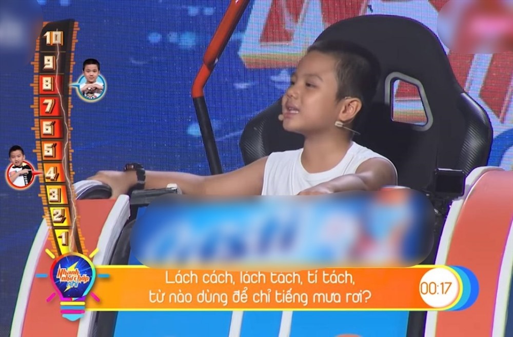 Trước màn khoe kiến thức của cậu bé 7 tuổi, Trấn Thành và mọi người ở trường quay đều cảm thấy trầm trồ thán phục. Ảnh: NNC.