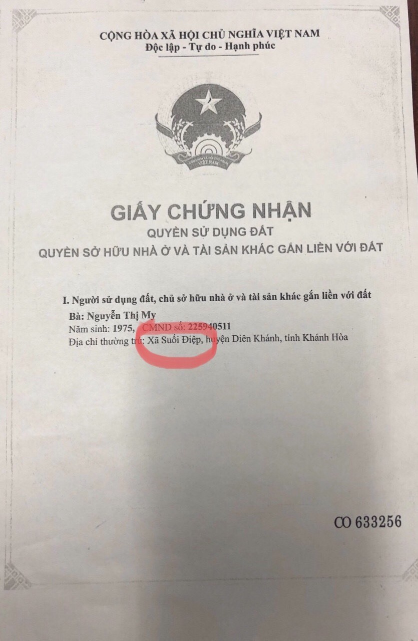 Dấu hiệu nghi vấn bị phát giác là dòng ghi địa chỉ thường trú của người sở hữu lô đất trên sổ đỏ.