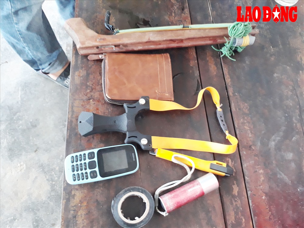 Tang vật thu được tại hiện trường. Ảnh: Hùng Trần