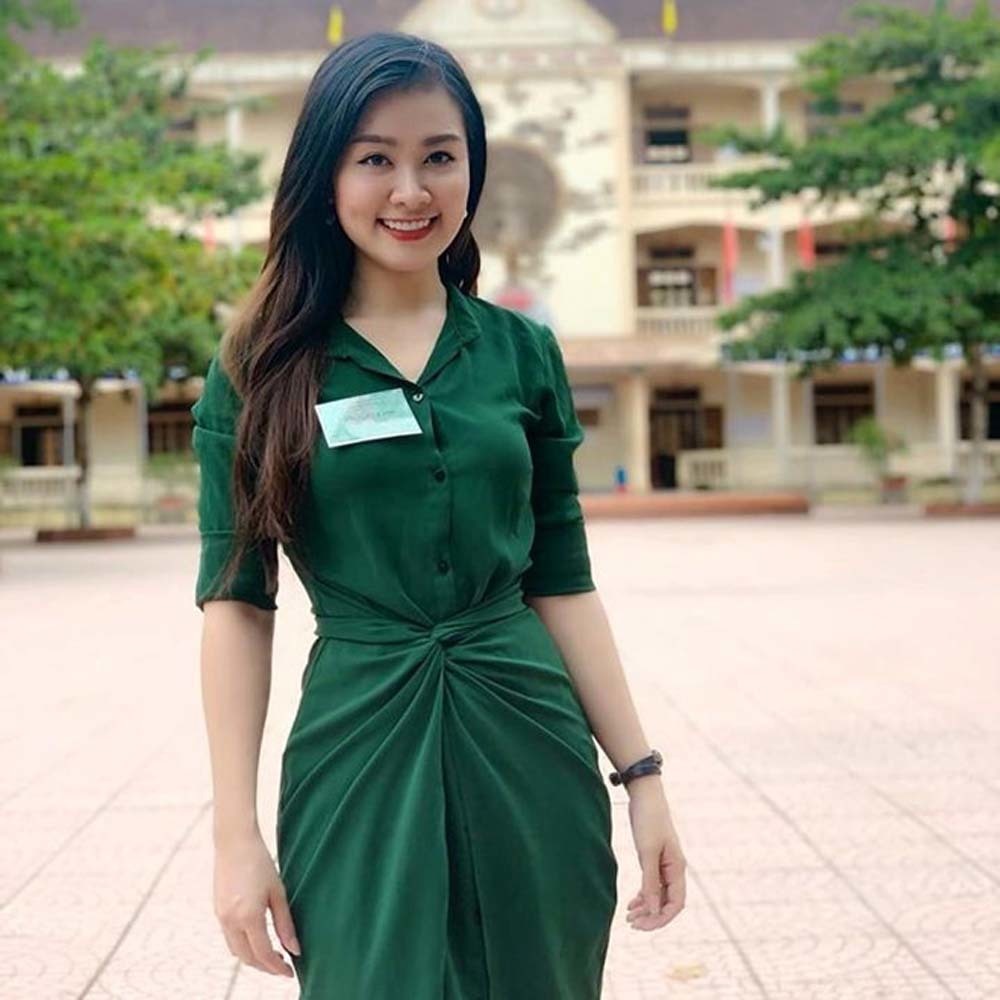 Hình ảnh nữ giám thị được đăng tải trên mạng xã hội gây “sốt“. Ảnh: FPNA.