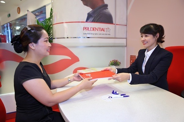 Các doanh nghiệp bảo hiểm nhân thọ đang ra sức cải thiện chất lượng dịch vụ và cho ra đời nhiều sản phẩm bảo hiểm với các tính năng đa dạng, hấp dẫn.
