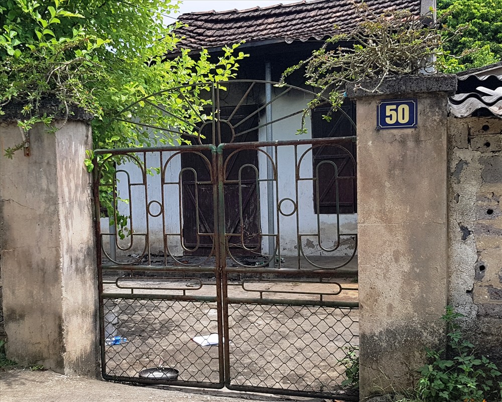 Ngôi nhà cấp 4 vợ chồng anh Tỏa thuê, nơi xảy ra sự việc. Ảnh: NT