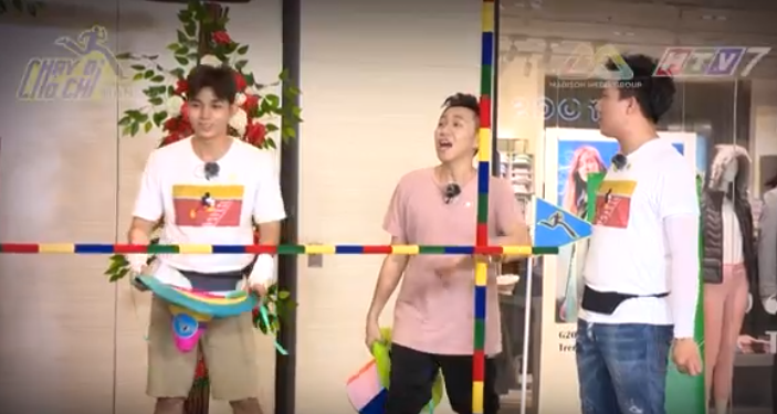 Anh Đức tức giận với các thành viên của “Chạy đi chờ chi“. Ảnh cắt từ clip