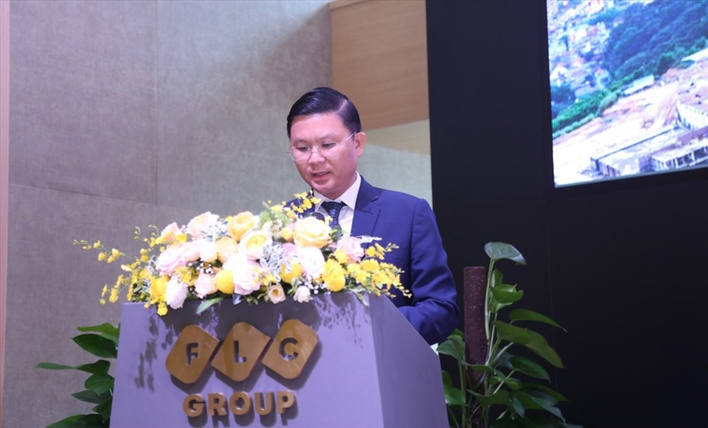 Ông Lê Thành Vinh, Phó Chủ tịch thường trực HĐQT báo cáo hoạt động của Tập đoàn FLC năm 2018 và kế hoạch thực hiện năm 2019. Ảnh: FLC