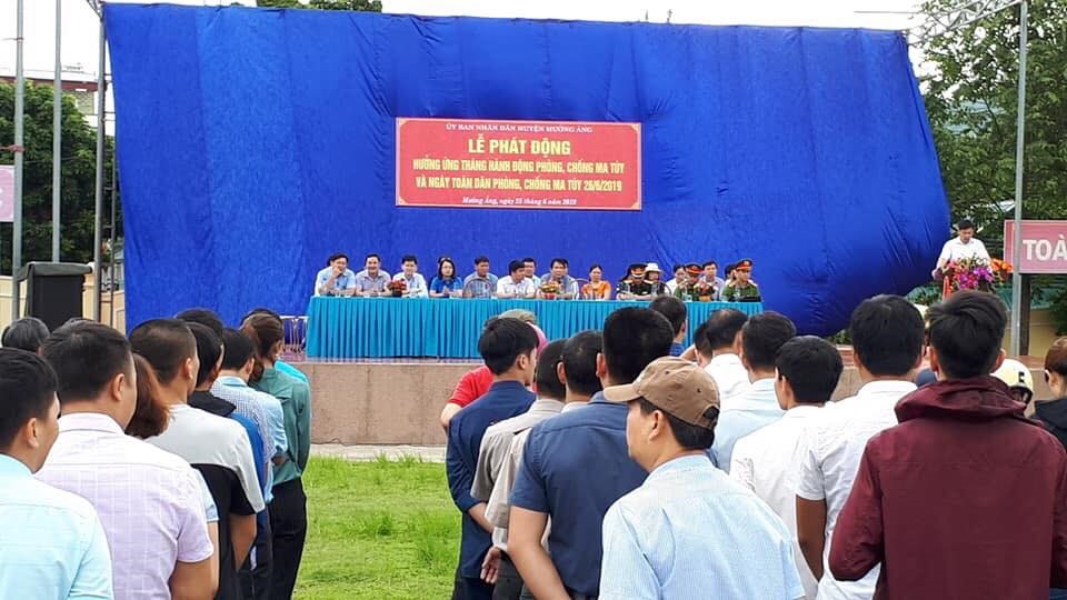 Cán bộ, đoàn viên, CNVCLĐ, lực lượng vũ trang tham gia lễ mít tinh, diễu hành. Ảnh Ngọc Quang.