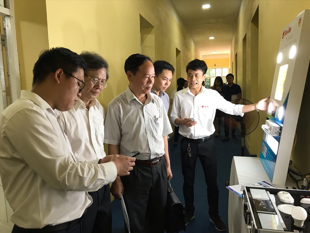 Rạng Đông ra mắt